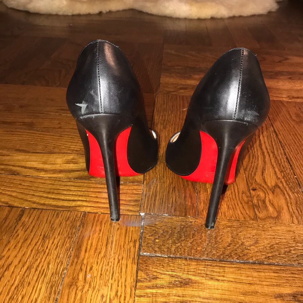Christian Louboutin - Picture 4 of 9